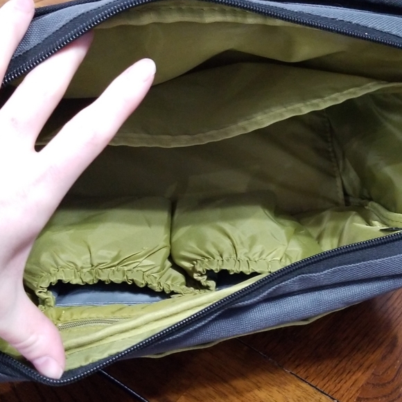 SOLD!!     Awesome Eddie Bauer Baby Bag! - Picture 4 of 5